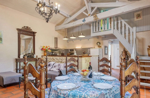 Beautiful private villa for 6 people with WIFI, TV, terrace, pets allowed and parking