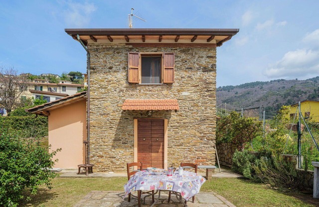 Beautiful private villa for 2 guests with WIFI, TV, pets allowed and parking