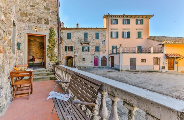 Beautiful private villa with A/C, WIFI, patio, pets allowed and parking, close to Arezzo