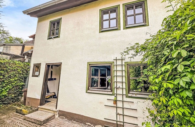 Beautiful private villa for 4 people with WIFI, TV, patio, pets allowed and parking