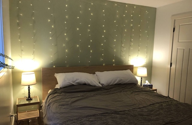 Beautiful Private 1 Bed Suite sleeps 2