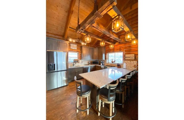 Beautiful Private Luxury Cabin with Hot Tub