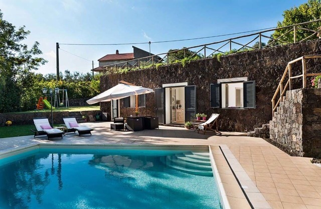 Beautiful private villa for 4 people with A/C, private pool, WIFI, TV, terrace and parking