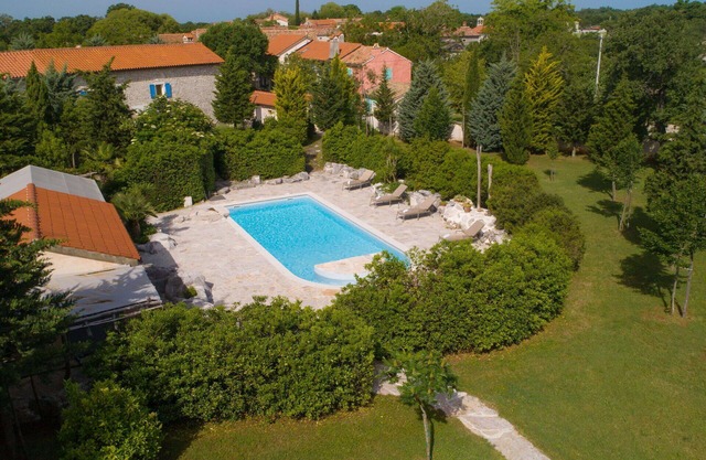 Beautiful private villa with A/C, private pool, WIFI, TV, terrace, pets allowed and parking