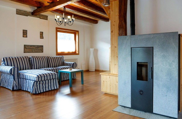 Beautiful private villa for 4 guests with WIFI, TV and parking
