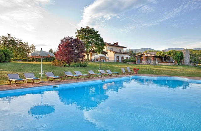 Beautiful private villa with private pool, WIFI, TV, patio, pets allowed, panoramic view and par.