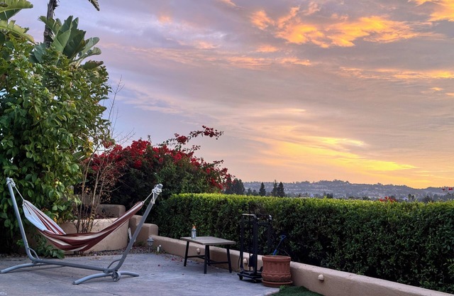 Beautiful Rancho Bernardo, Heated Salt water Pool/Jacuzzi.