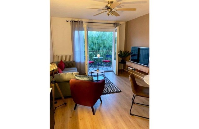 Beautiful renovated apartment in town center