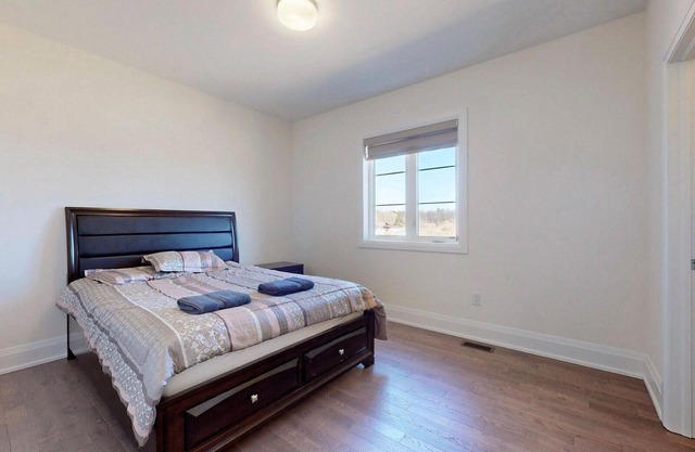 Beautiful room, quiet house with the comfort of a luxurious home near Wonderland