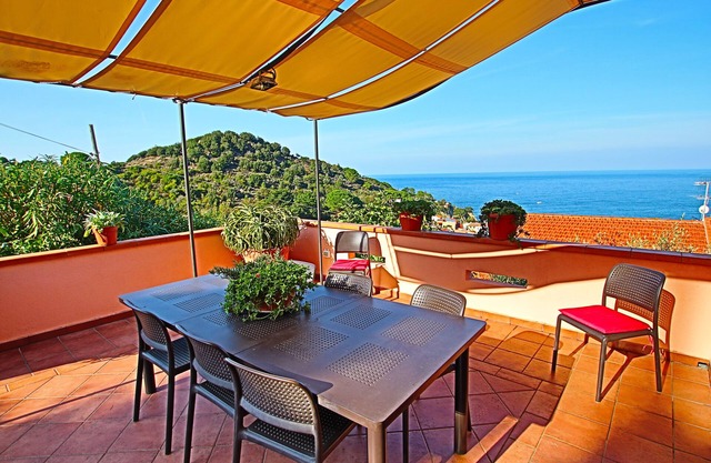 BEAUTIFUL SEA VIEW 300 m FROM THE BEACH. CIN IT049010B42FIBFRDR
