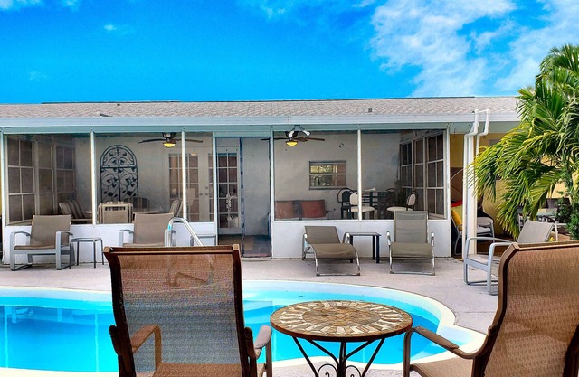 Beautiful Suite with HEATED Pool. Minutes to Beach, Stadium, PGA