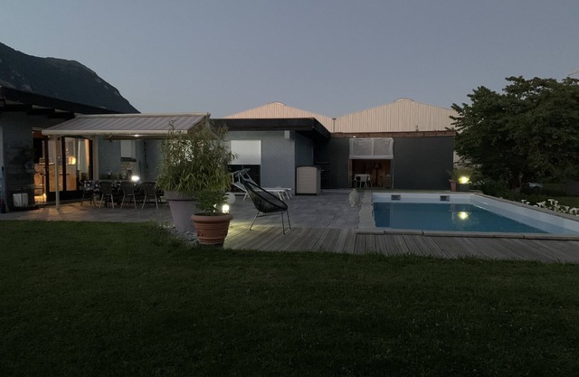 Beautiful vacation villa between lake and mountains for 6 people