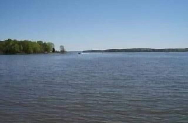 Beautiful view located on a point lot 2 miles from Dreher Is. state park