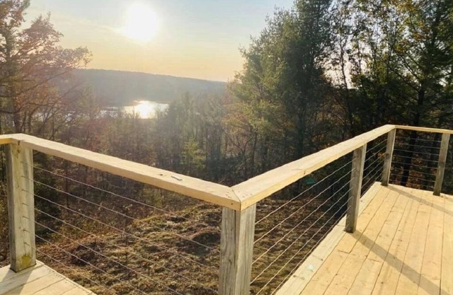 Beautiful views and water access on 20 acre paradise! slps 14 Hot tub dock kayak