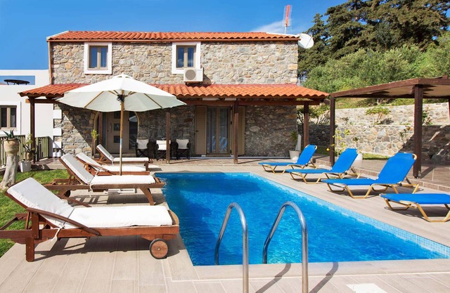 Beautiful Villa, 4 BD, 3 BA, private pool