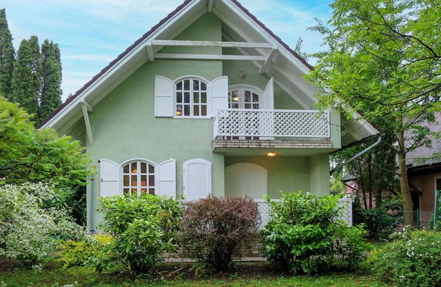 Beautiful villa for 7 people with TV, terrace, pets allowed and parking