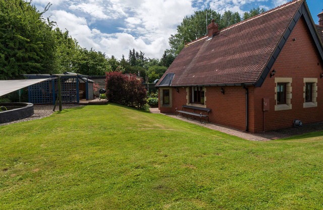 Beautiful villa for 2 guests with WIFI, TV and parking
