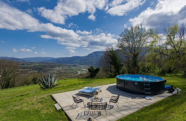 Beautiful villa for 4 people with private pool, WIFI, TV, patio, pets allowed and parking