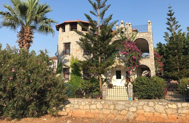 Beautiful villa in top hillside location with beautiful sea views