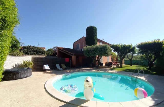 Beautiful villa with pool and spa, sleeps 7