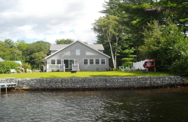 Beautiful Waterfront - Skiing/Snowboarding/Snow Mobile near house
