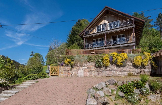Beautiful Wood house: 170m², fenced garden, sauna, two fireplaces, wifi, next to forest