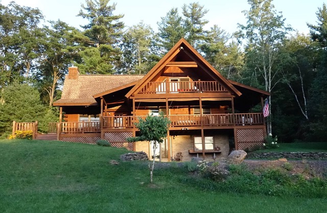 Beautiful Woodstock Mountain Home - Sunset Views, Woods - 4 adults, 6 children