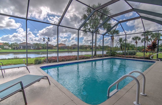Beautifully Furnished Single Family Pool Home with Lake View in Gateway