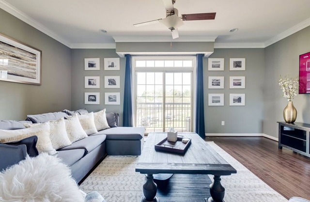 Beautifully furnished, spacious townhome!