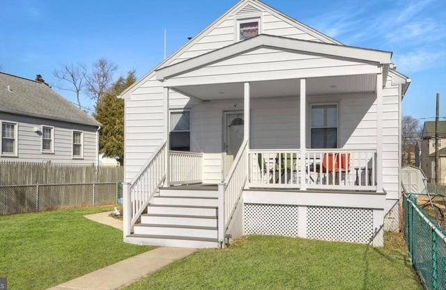 Beautifully remodeled 1950's home. BWI airport 5 mins away