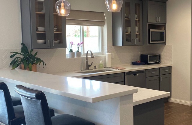 Beautifully remodeled 2 bd/2bth home away from home in the heart of Scottsdale