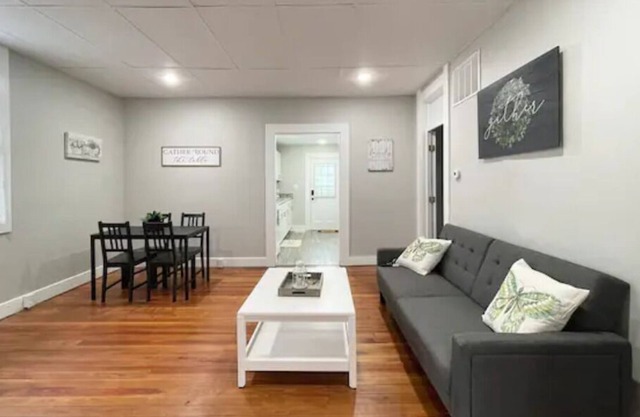 Beautifully Remodeled 2bd/2ba, Sleeps 7!