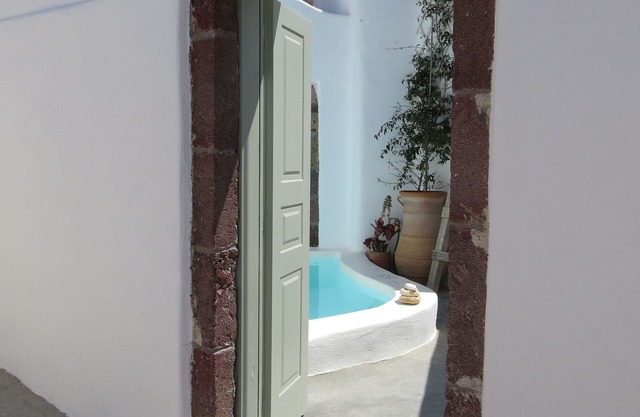 Beautifully Restored Traditional Village House 'Alba Lily'