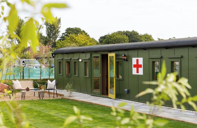 Beautifully Restored WW2 Carriage - Sleeps 6