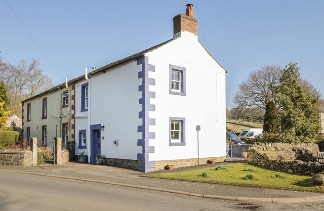BECKSIDE COTTAGE, family friendly, with open fire in Caldbeck