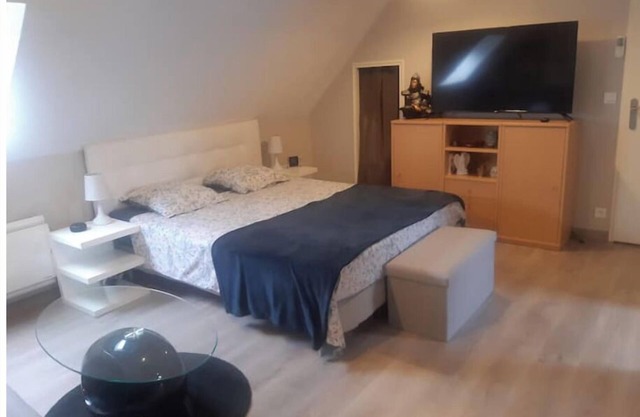 Bed and breakfast in quiet residential area near Le Mans and the 24h race circuit