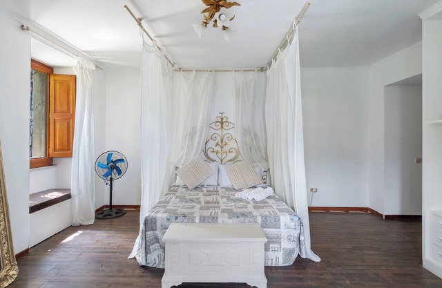 Bed and Breakfast 'Camera Seiano In Villa Vista Mare' with Shared Terrace and Wi-Fi