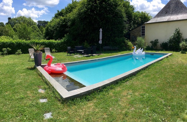 bedroom cottage with pool