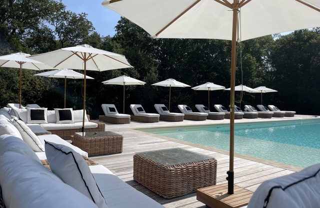 Belle Propriété Avec Piscine Chauffée et Gardien