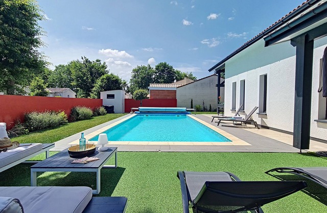 Belle Villa Familiale Avec Piscine. Proche Commodités
