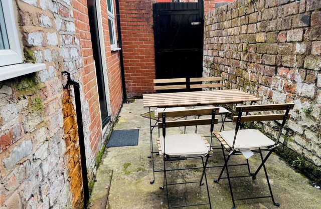 Benedict Place, Liverpool with FREE Parking