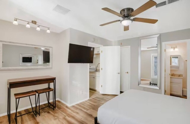 Bentwood guest house in upscale Ne Heights home.n
