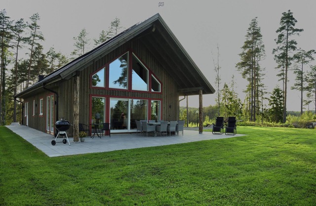 Berget Lövanäs 2, Newly built modern house in secluded location with own jetty and boat