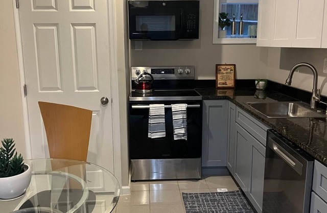 Best Choice. Spacious, 1BR 1BA Apt in NW DC area with free street parking.