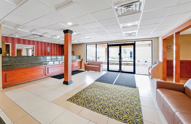 Best for Unwinding! Free Breakfast, 2 Convenient Units w/Free Parking!