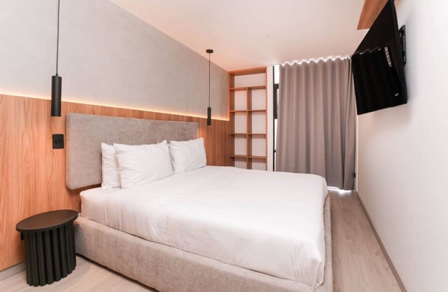 Best of El Poblado - 2BR Apt w/Jacuzzi & Workspace