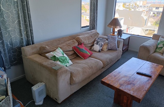 Best position in Mt Maunganui, quiet yet central. 300 m from beach & Pilot Bay