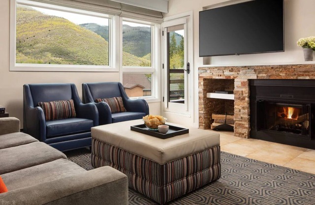 Best time of the year to sky ! Great opportunity Streamside at Vail - Douglas