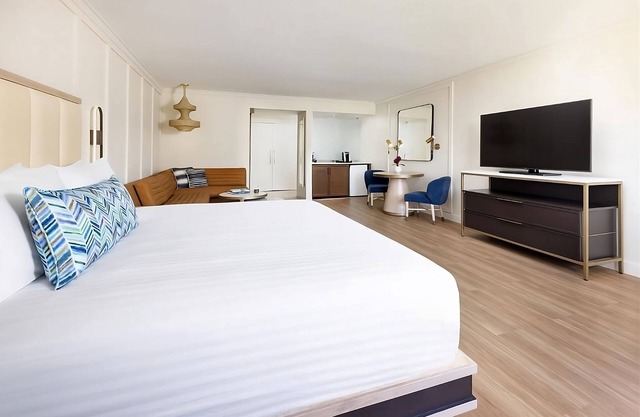 Best Value, Quality Stay! Pool, Dog-friendly, Walk to Lake Calabasas Park