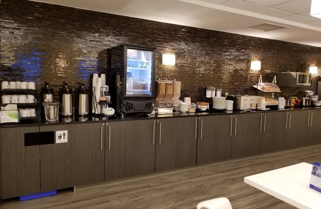 Best Western Plus Airport Inn & Suites